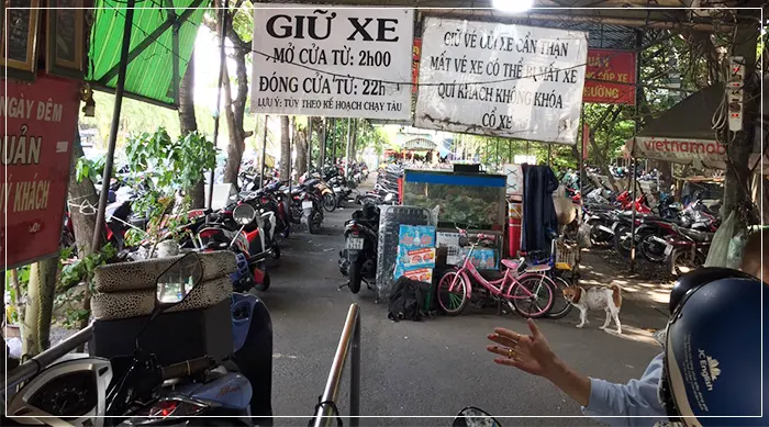 Bãi giữ xe máy tại ga Sài Gòn