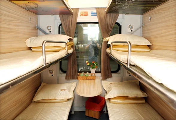Giường nằm khoang 4 tàu SE10 tiện nghi, thoáng mát